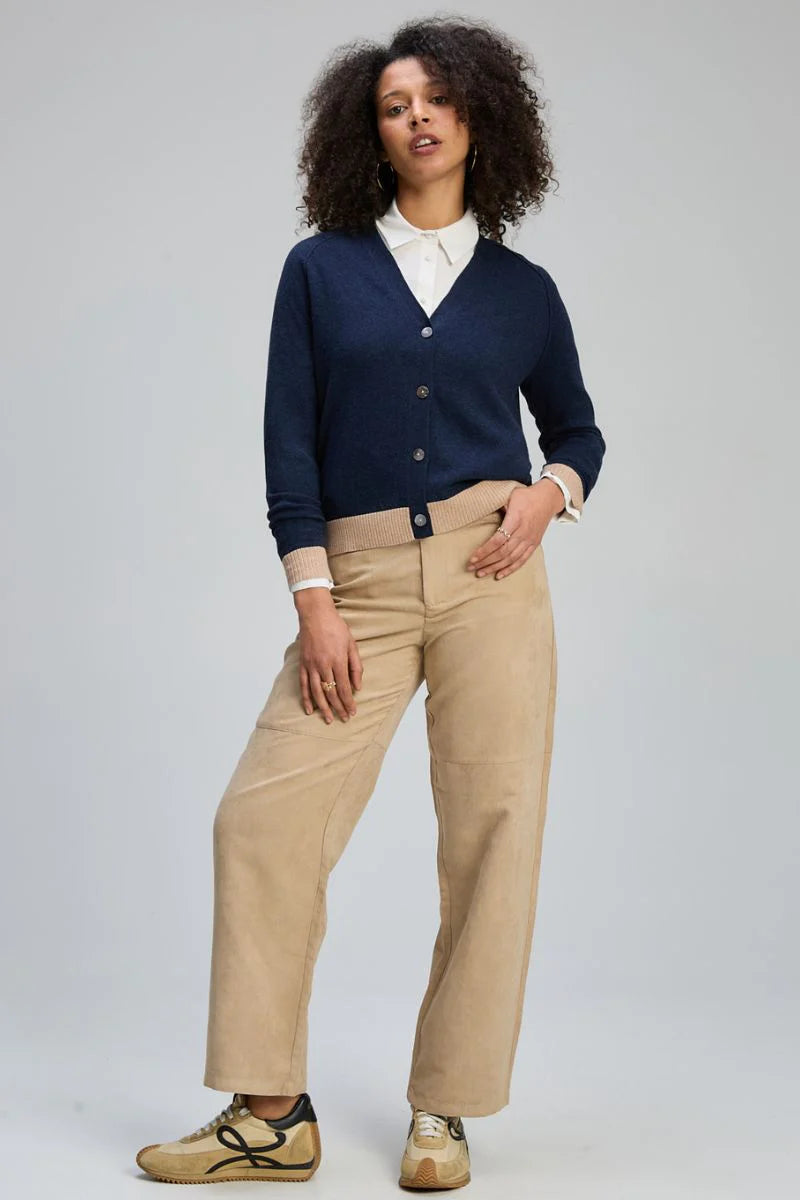 V Neck Cardi Essential