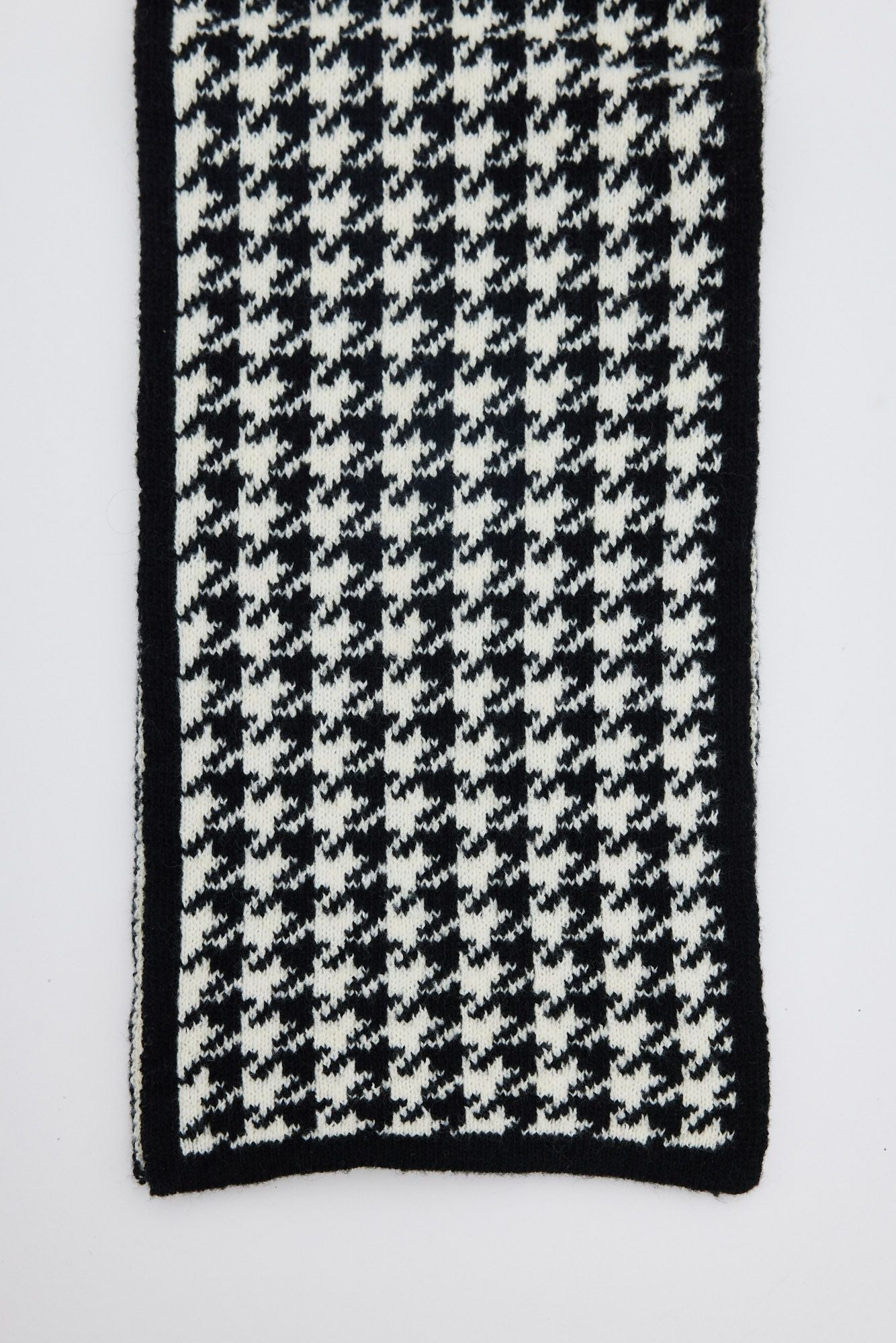 Sydney Street Scarf - White & Black