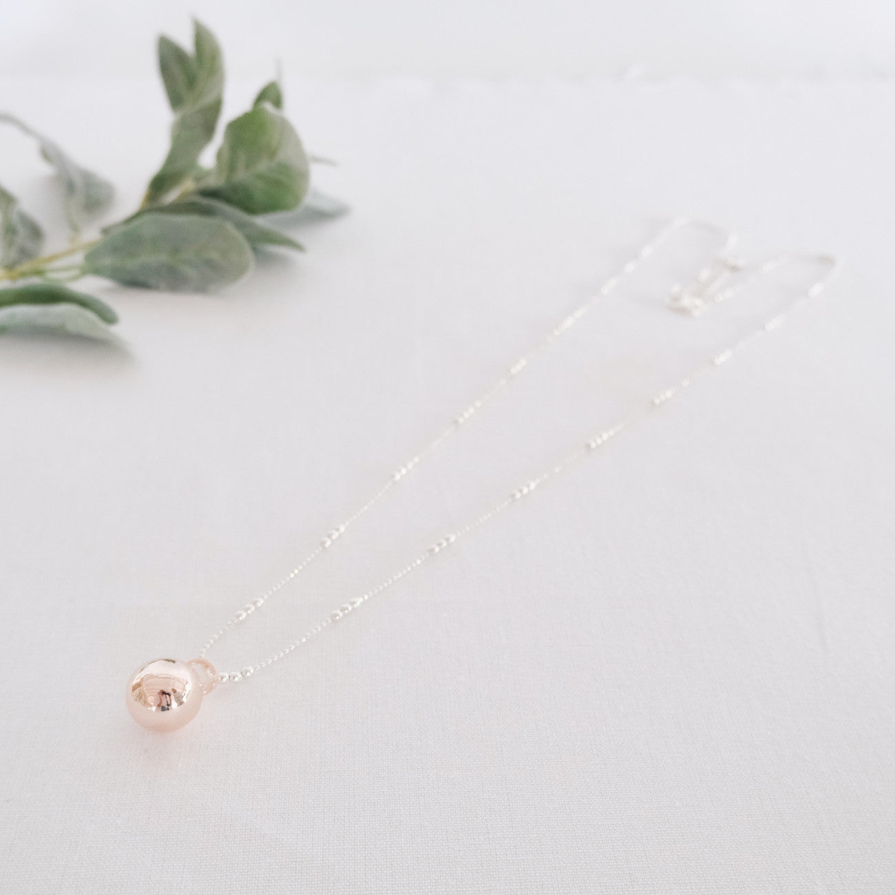 Short Ball Necklace