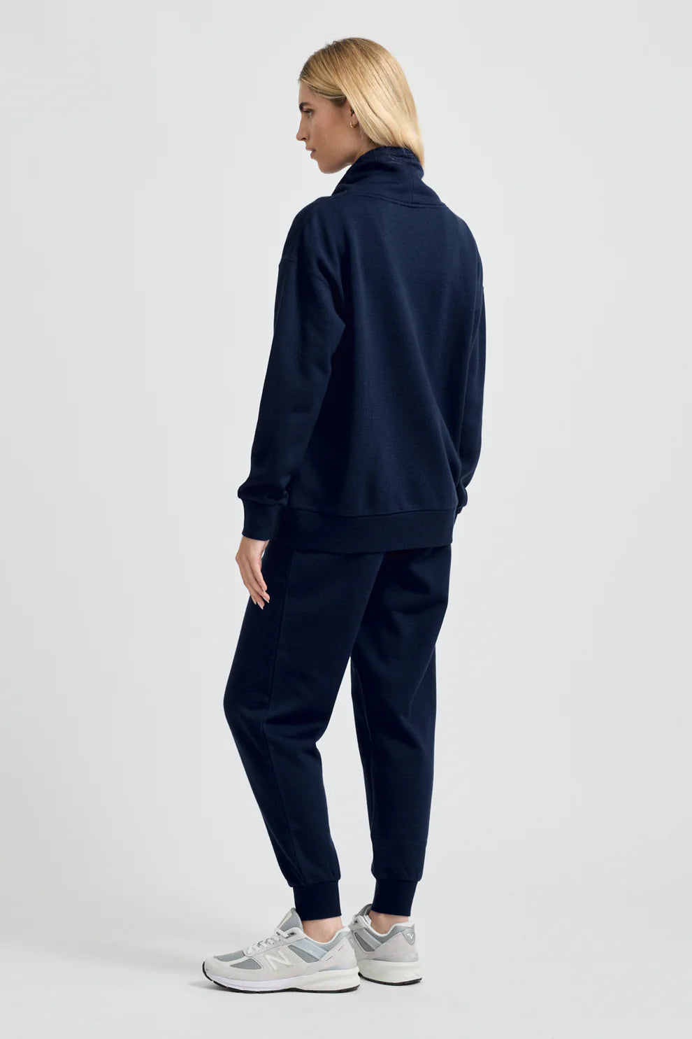 Lounge Funnel Neck