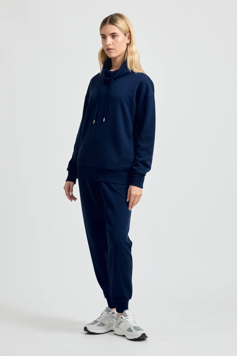 Lounge Funnel Neck