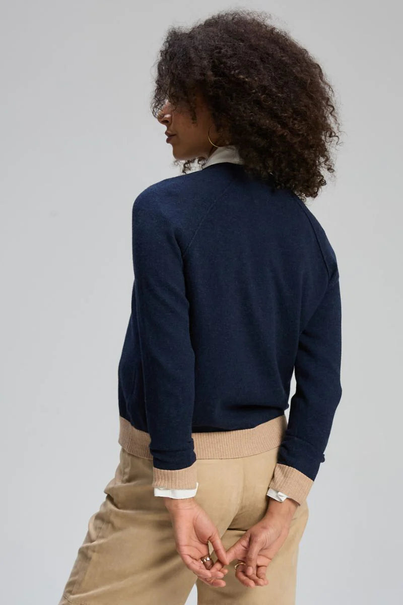 V Neck Cardi Essential