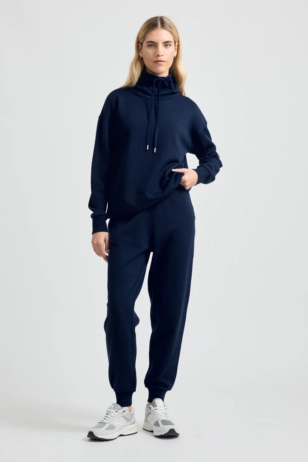 Lounge Funnel Neck